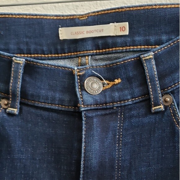 Classic Levi's boot cut size 10 or 30/32 - Picture 3 of 4